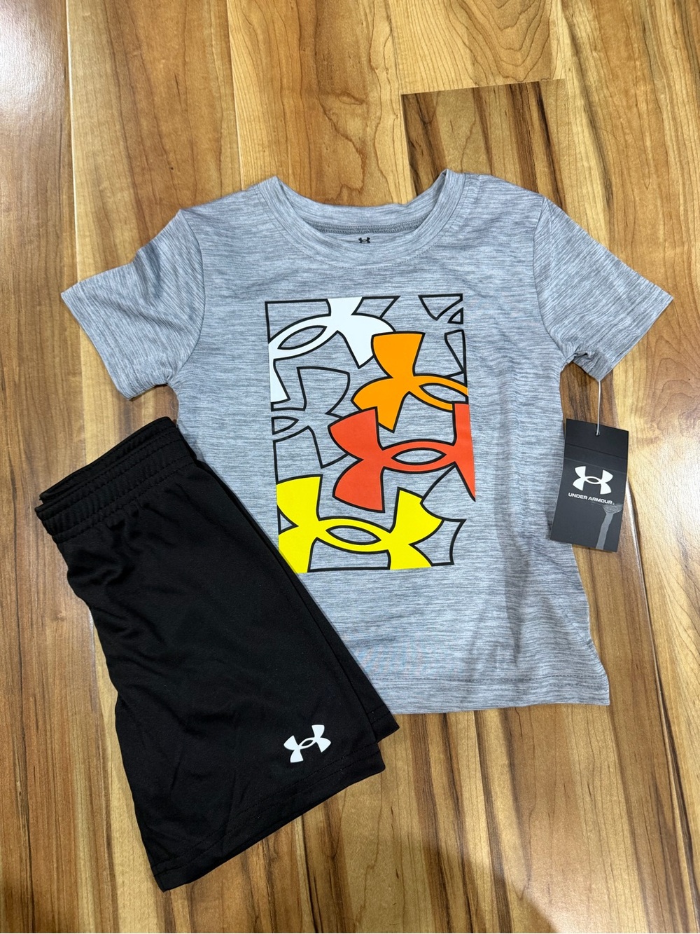 Under Armour Boys Size 4 Drifit Shorts Set, New